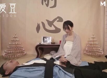 เพื่อนบ้านแอบแอบดูน้องสาวของเขาที่กำลังเปลี่ยนแปลงและจากนั้นก็เชิญให้ออกเดท