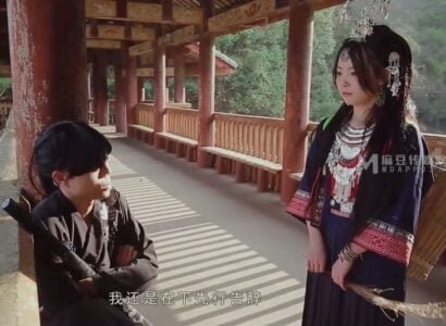 ภาพถ่ายของนักเรียนหญิงชั้นประถมศึกษาปีที่ 12 ถูกค้นพบเพศในห้องเรียน