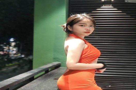 สาวเซ็กซี่ล่อให้พี่ชายของเธอสัมผัสกัน