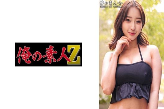 สาวที่มีเสน่ห์ที่มีการวัดสามรอบร้อนในบิกินี่ทำให้ทุกสายตาหลงใหล