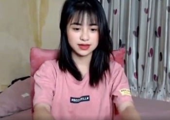 เพื่อตอบสนองความปรารถนาแม่เลี้ยงปล่อยให้ลูกชายของเธอดูดลูกเลี้ยงของเธอ