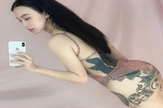 มีเพศสัมพันธ์สามสาว