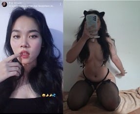 สวมชุดแต่งงานของเธอเธอถูกดึงเข้าไปในห้องนอนโดยเจ้าบ่าวทันที