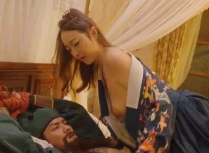 คนรักและสาวร้อนในอ่างอาบน้ำมี